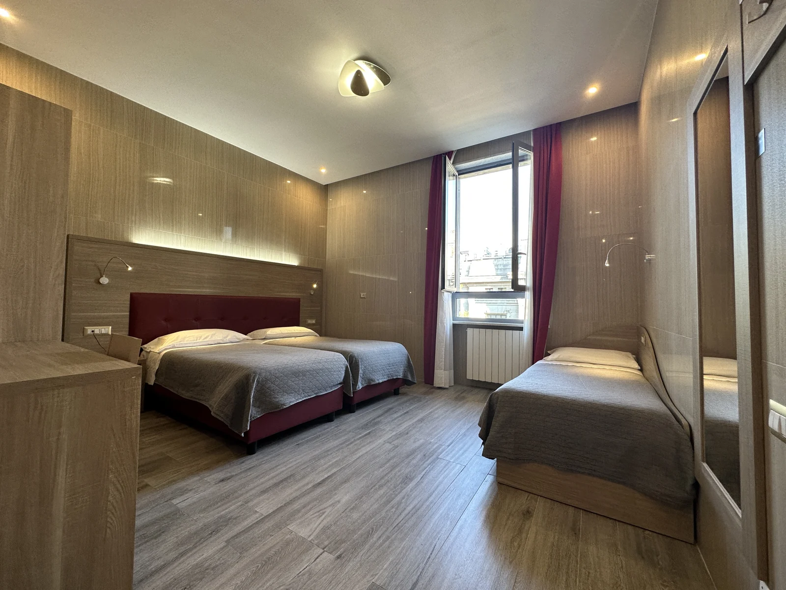 Tripla — Midway Hotel — Foto 1
