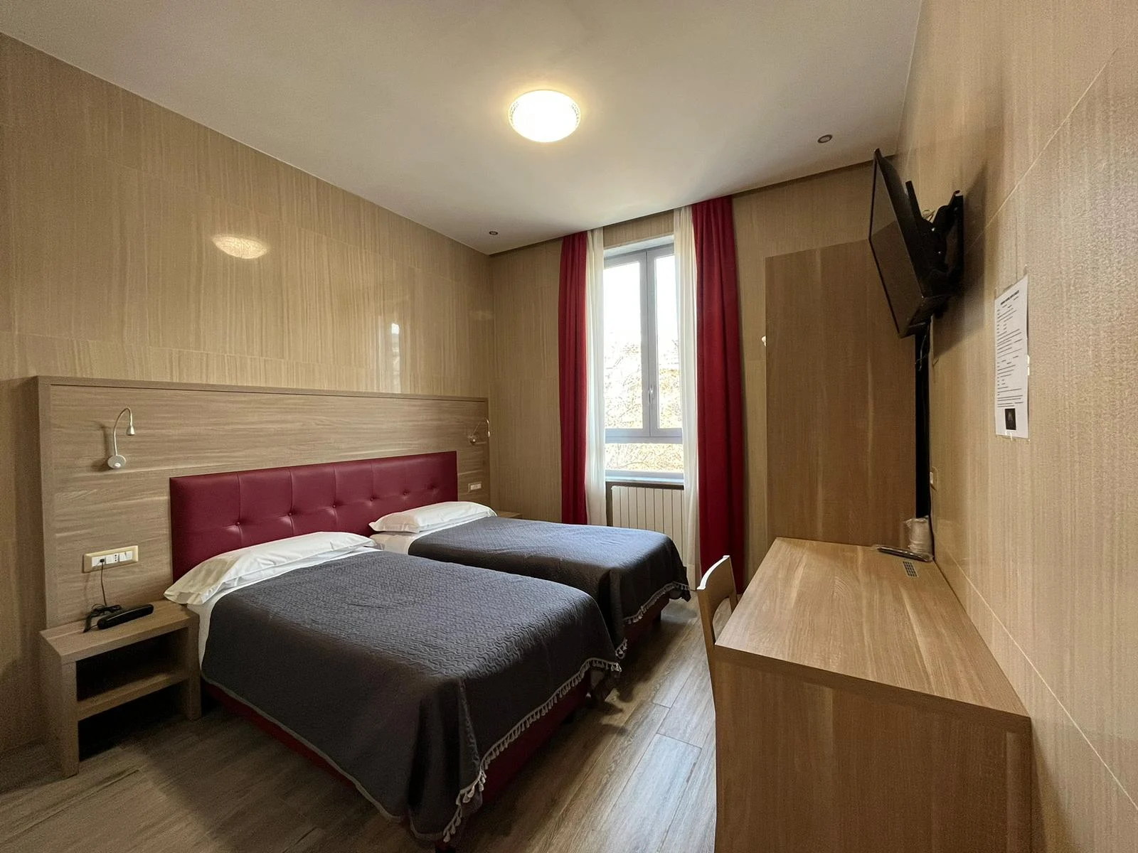 Doppia con letti singoli — Midway Hotel — Foto 1